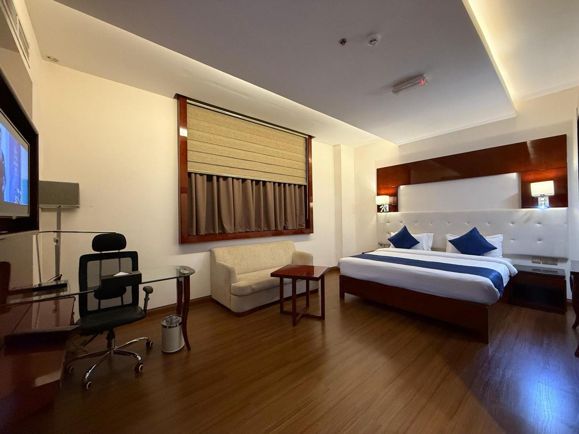 Golden Tulip Headington Hotel Muscat Exterior photo
